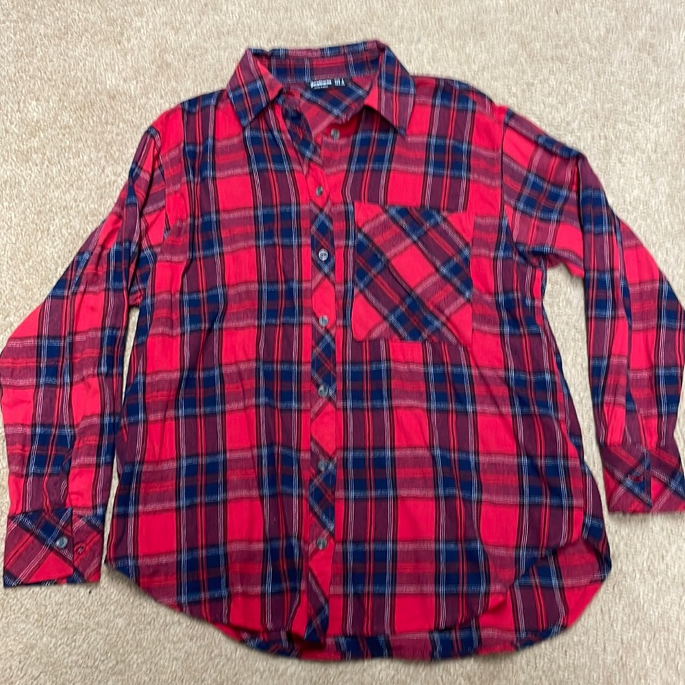 Astradivarius women button down shirt. Small